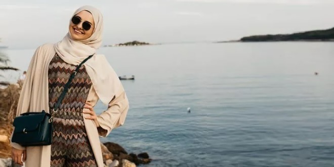 Tips Memilih Outfit ke Pantai Hijab Simple agar Tetap Modis dan Nyaman